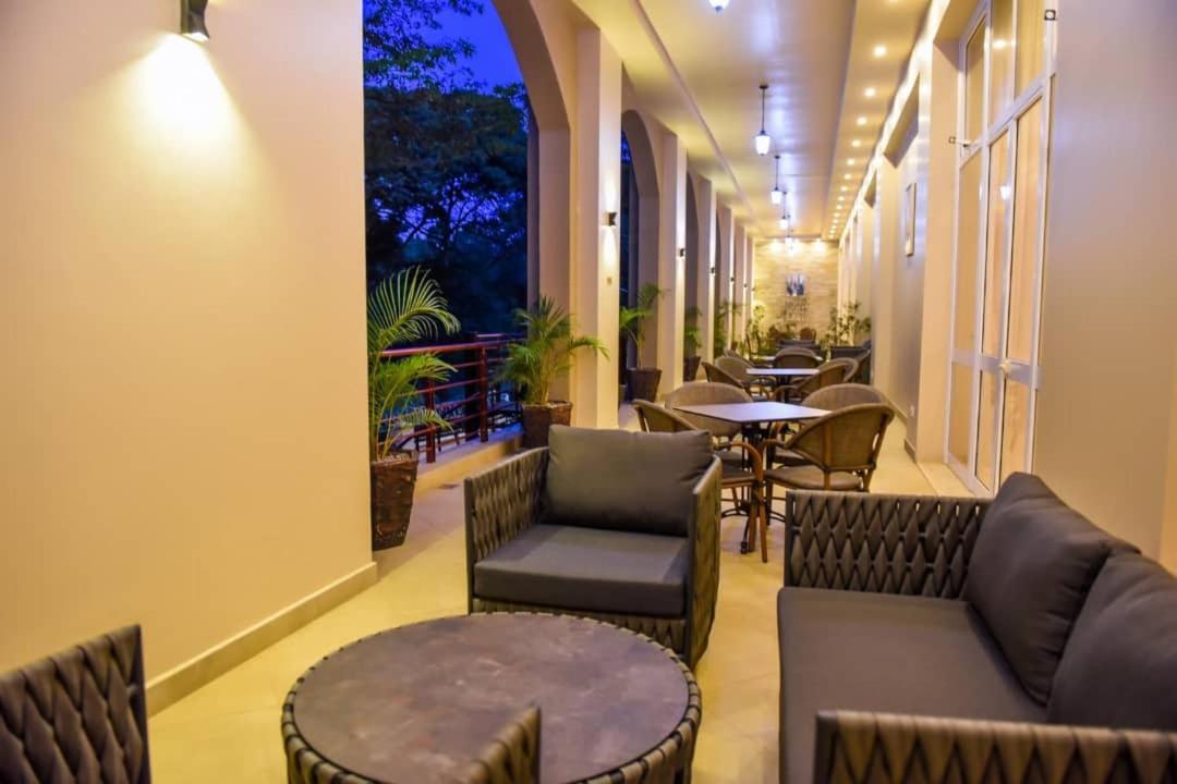 Admas Grand Hotel عنتيبي المظهر الخارجي الصورة